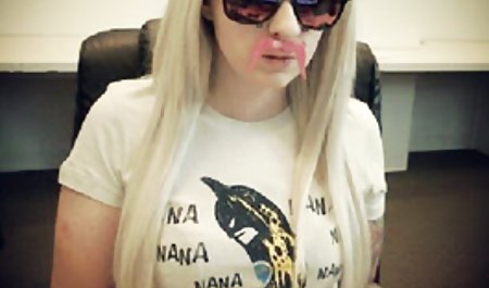 Camgirl بلوند جوان دانلود کلیپ فیلم سوپر خاموش می شود